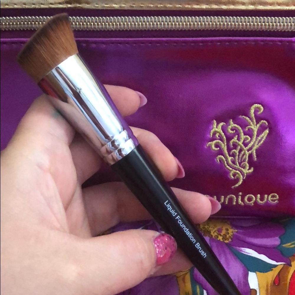 Younique Liquid Foundation Brush